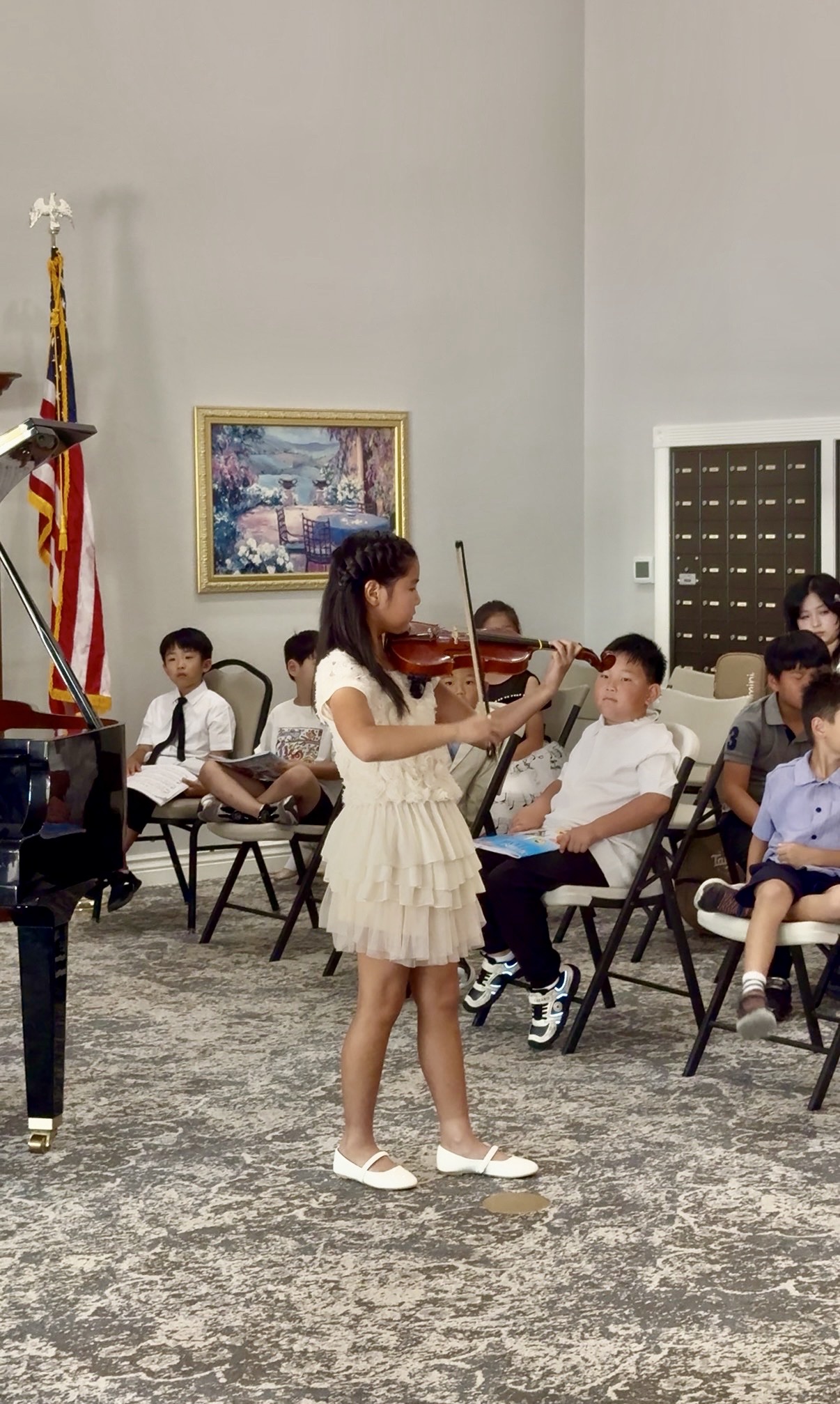 Students preparing backstage for a community performance · 参加社区演出的学生候场合影